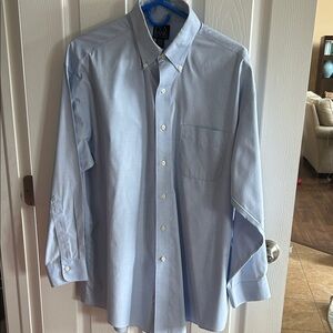 Jos A Bank Travelers Collection light blue button up shirt. 16-32